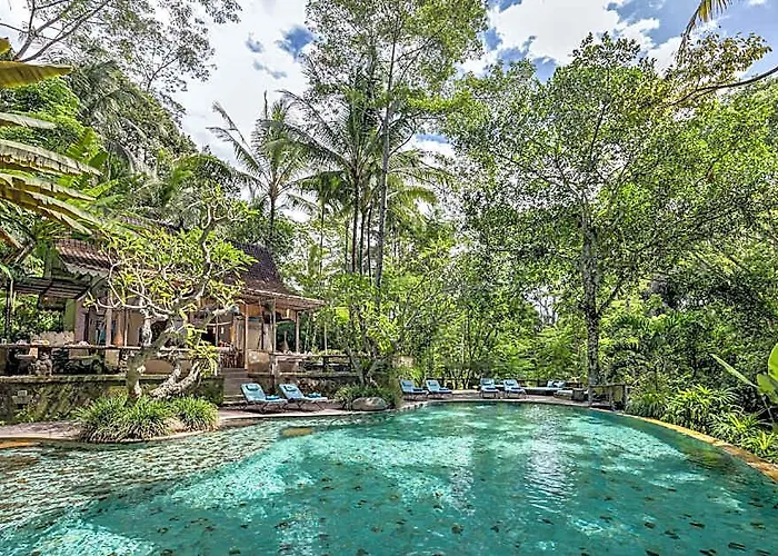 Pramana Giri Kusuma 4* テガララン