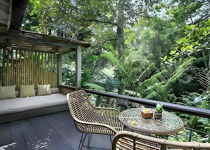 ホテル Pramana Giri Kusuma 4*